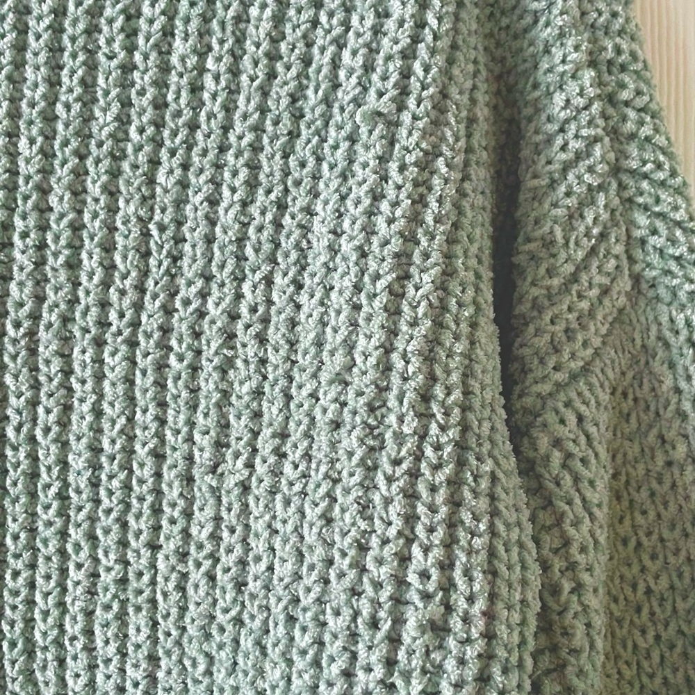 Sage V-Neck Cable Sleeve Women's Sweater - Picture 5 of 5